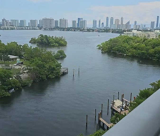 16385 Biscayne Blvd — Photo 7