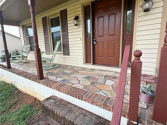2nd image of 123 Valley Oaks Dr