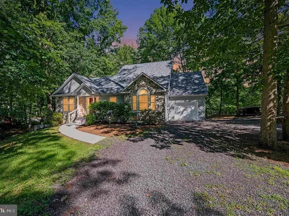 300 Edgehill Dr, Locust Grove, VA 22508