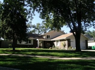 177 Sunrise Dr, Wheeling, IL 60090