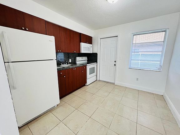 5th image of 16118 NE 19th Pl #4