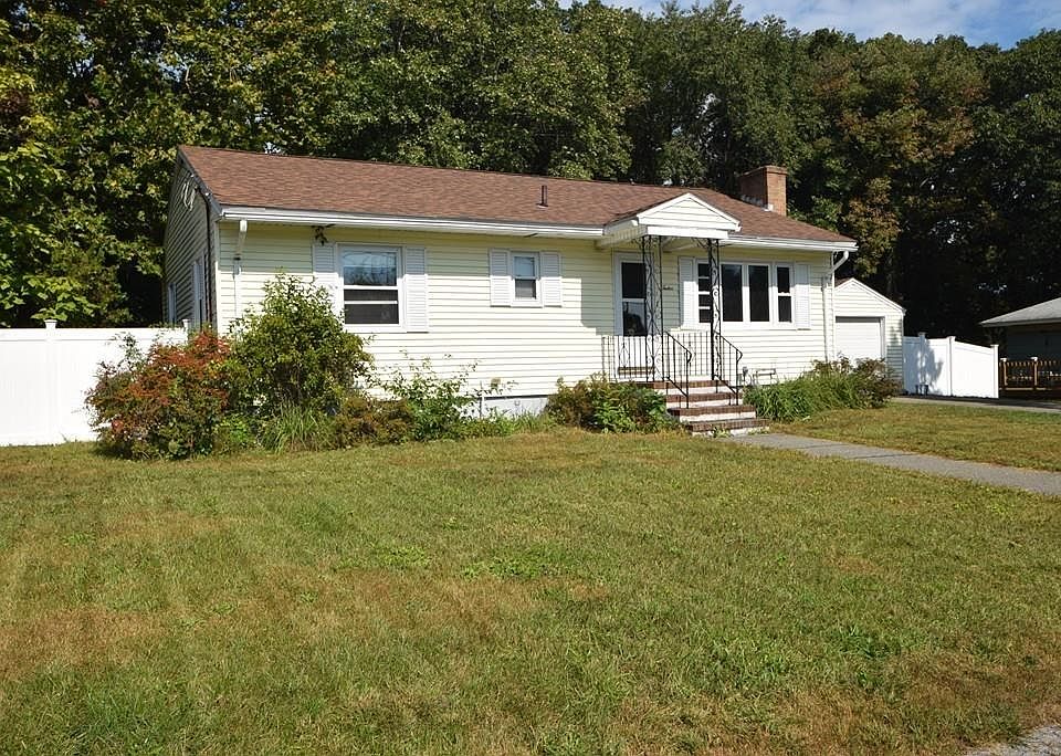 1st image of 12 Oakhill Dr