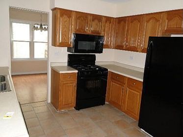 3rd image of 1072 Churchill Dr