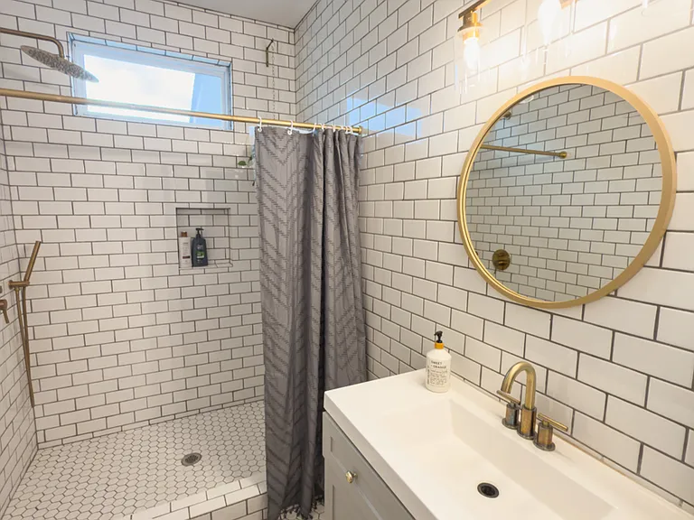 612 N Madison Ave — Photo 26