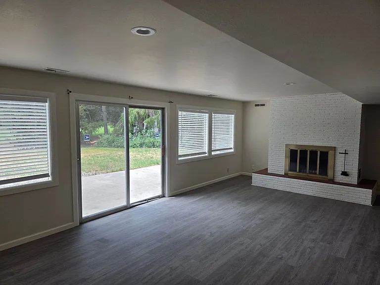 1530 Eastmont Ave — Photo 19