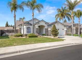 9883 N Baird Ave, Fresno, CA 93720