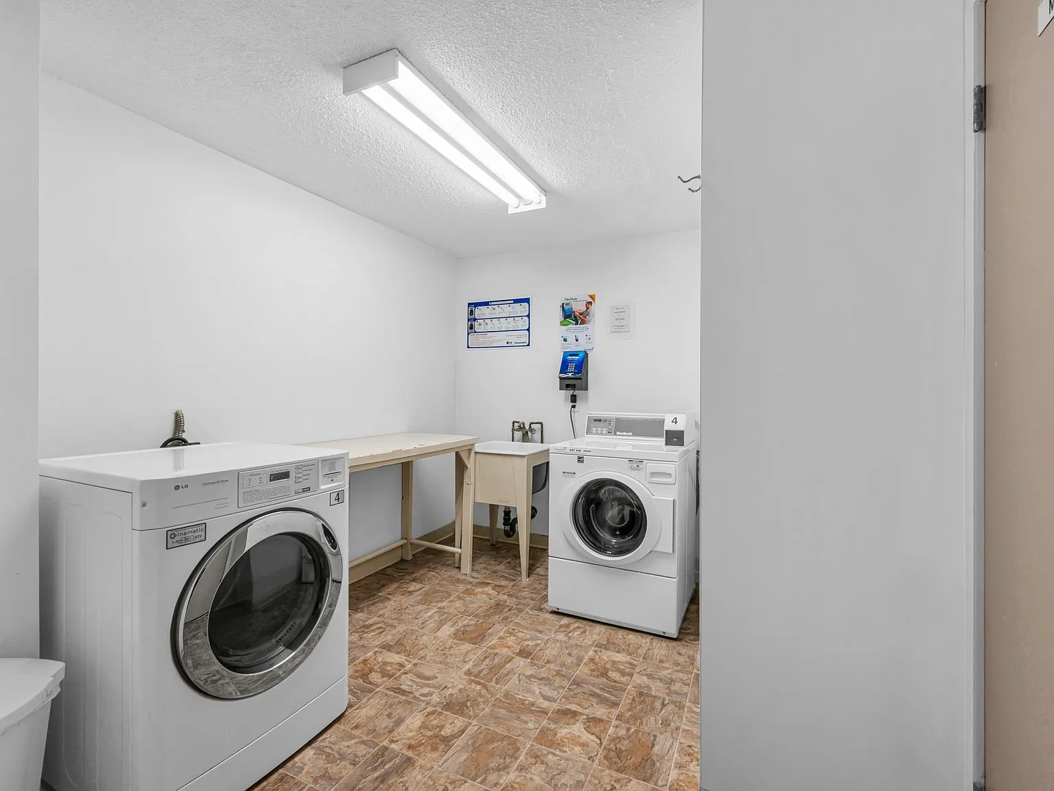 Cedardale Court — Photo 3
