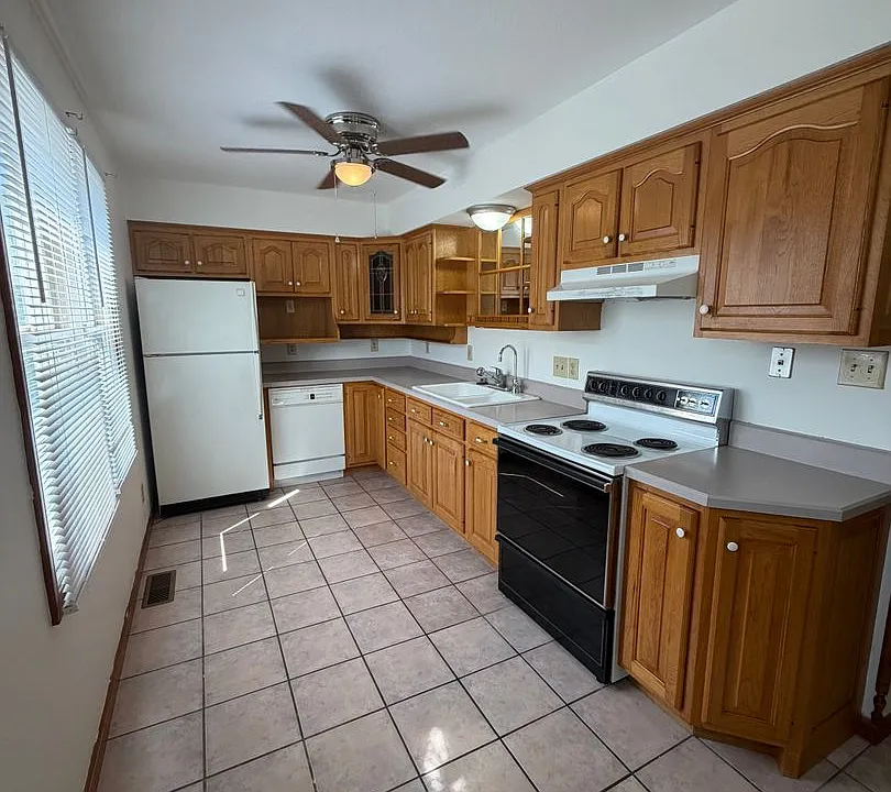 104 Short St