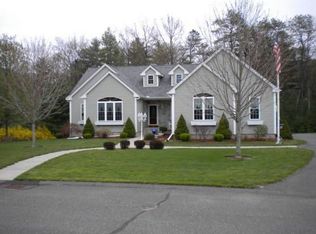 14 Camelot Ln, Easthampton, MA 01027