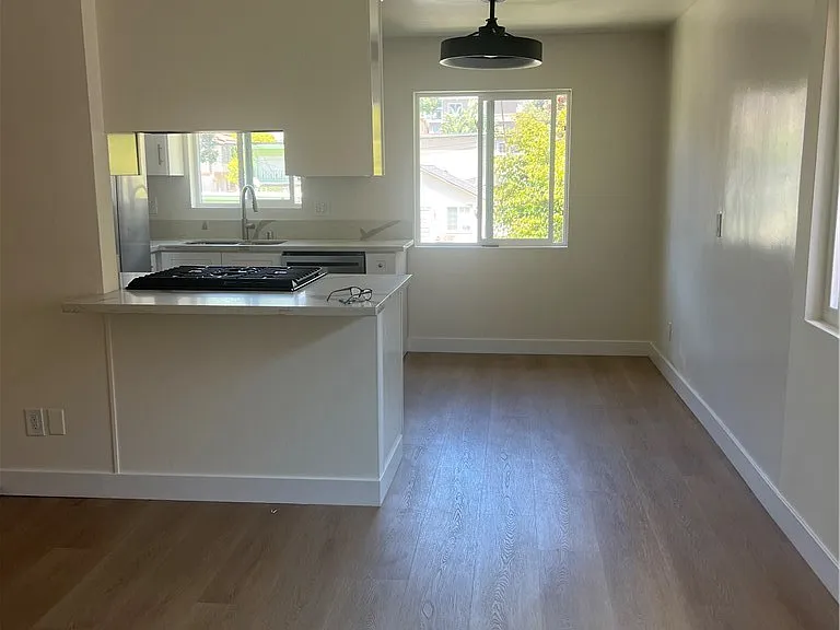 219 N Irena Ave — Photo 3