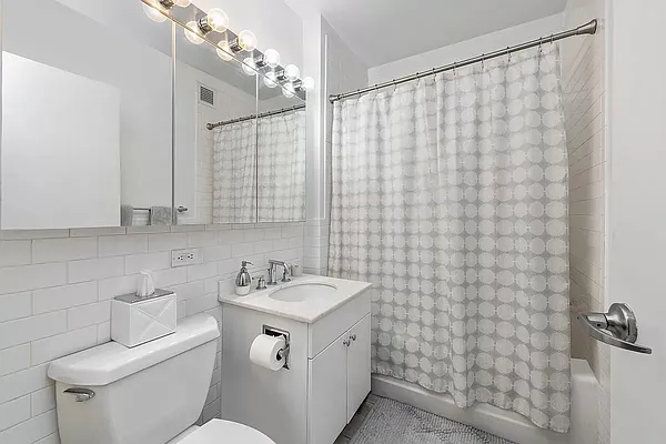 Rented by Compass | media 21