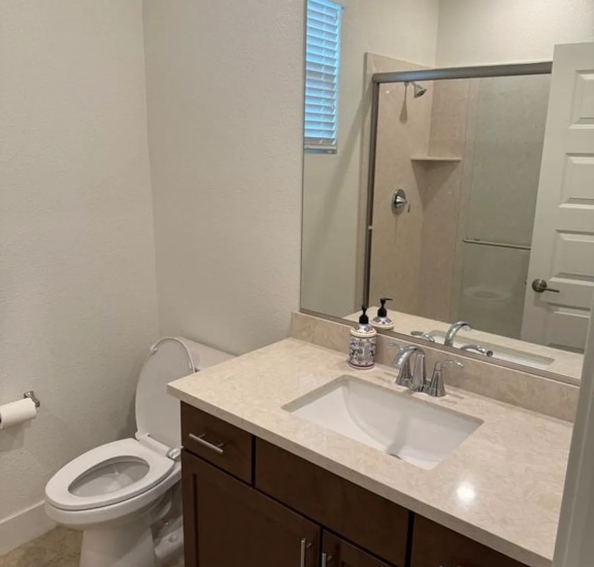 4 bed, 2365 sqft, $3,200 — Photo 3