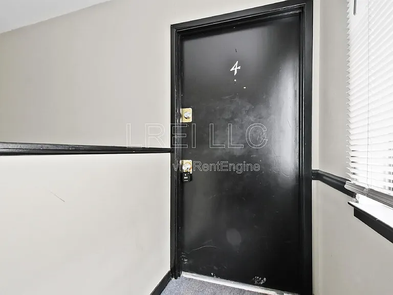 2423 Lindsay Ave #4 — Photo 2