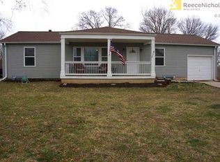 417 S Bluegrass Dr, Bonner Springs, KS 66012