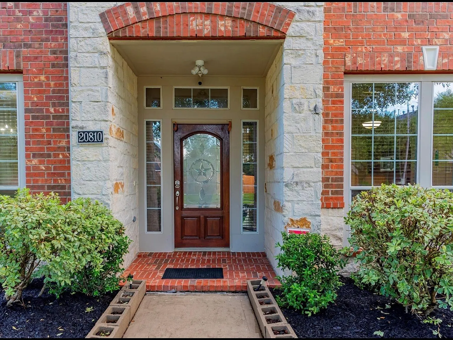 4 bed, 2.5 bath, 2685 sqft, $2,700 — Photo 3
