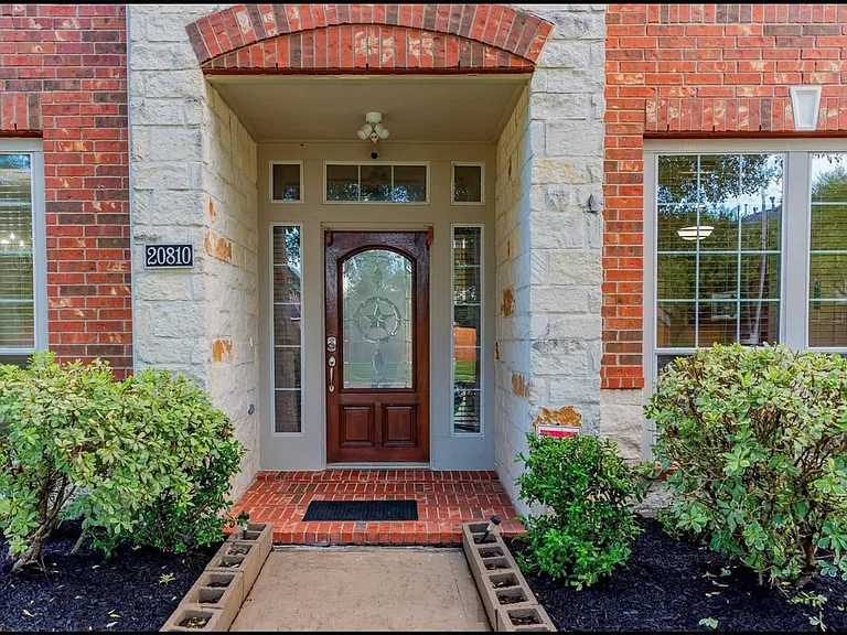 20810 Avery Cove Ln — Photo 3
