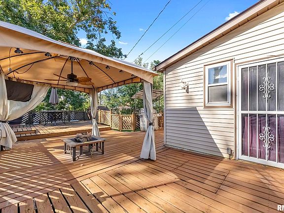 3rd image of 1109 E Rusholme St