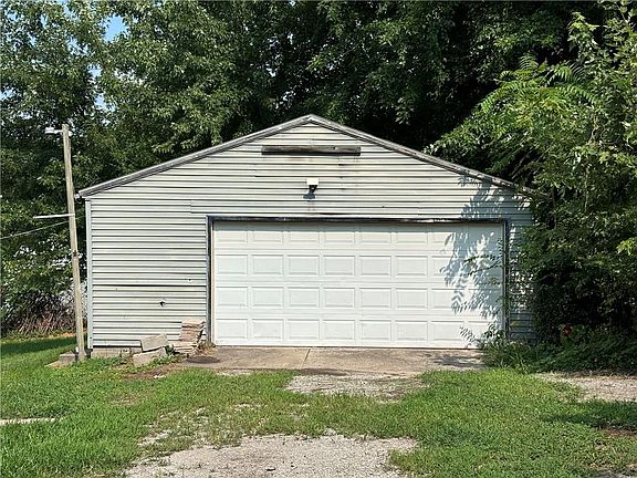2nd image of 3813 W Ayrlawn Dr