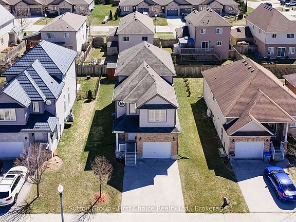 3rd image of 670 Reid Cres