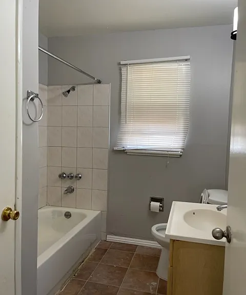 Lacey Ave — Photo 3