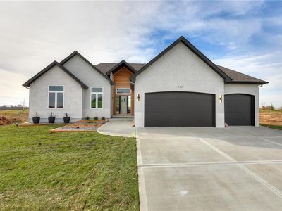 4165 Lake Shore Dr, Basehor, KS, 66007