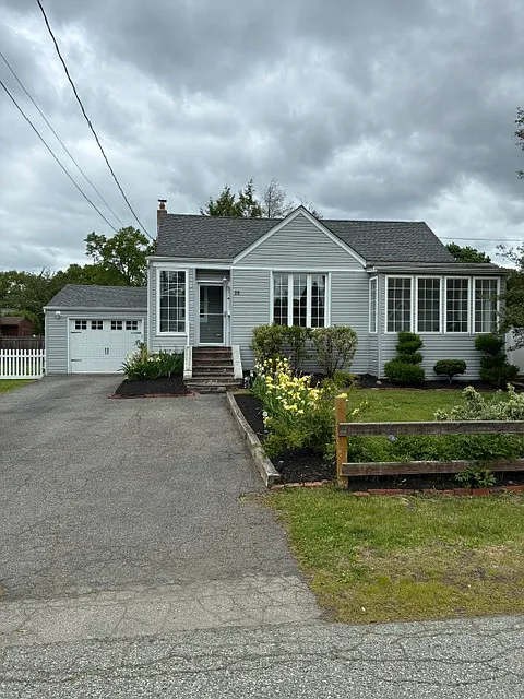 Building Photo - 26 Caroline Ave