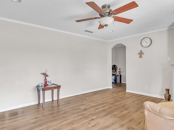 5th image of 1701 Lakeshore Dr