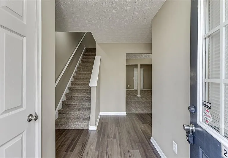2883 Creek Bottom Ct — Photo 3