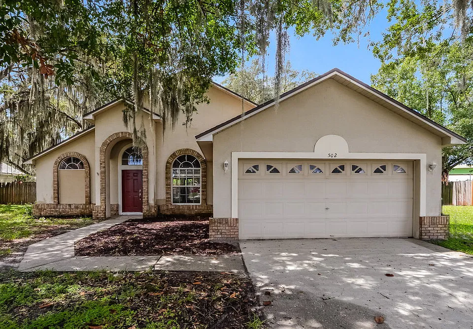 502 Valencia Place Cir