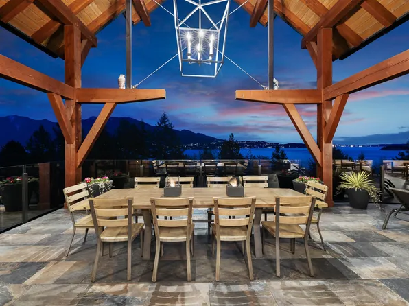 800 Taylor Rd, Bowen Island, BC V0N 1G1