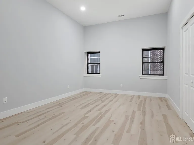 365 George St #2 — Photo 11