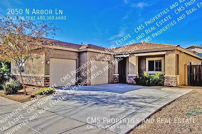 2050 N Arbor Ln — Photo 1