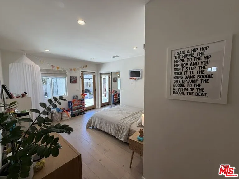 1768 S Fairfax Ave — Photo 16