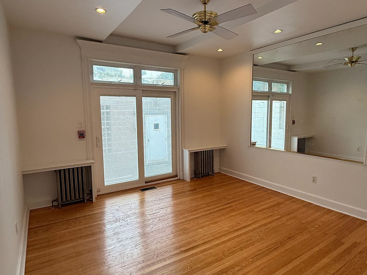 2 bed, 2.5 bath, 1600 sqft, $2,650 — Photo 2