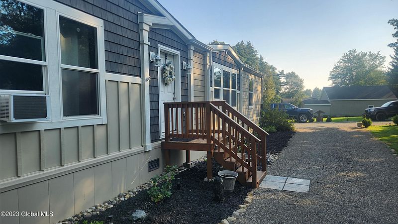 4th image of 150 Carpenter Road