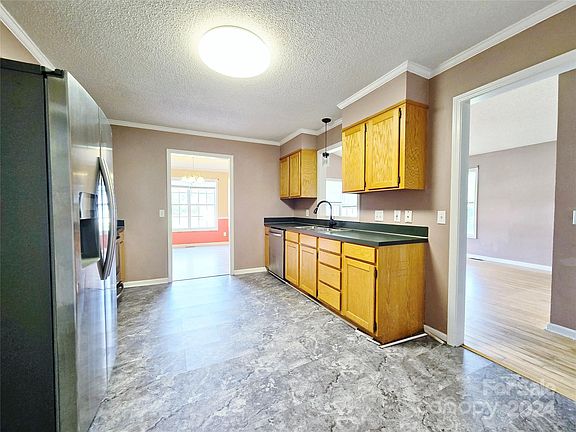 5th image of 172 Carrington Ln