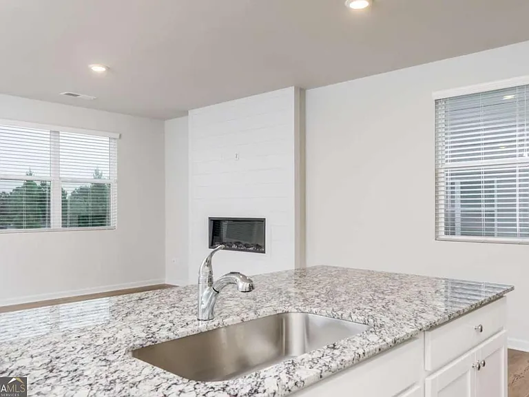 84 Founders Dr — Photo 4
