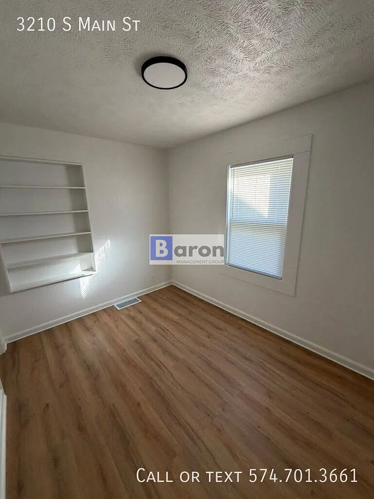 "Charming 3-Bed with 1.5 Baths in South Bend. — Photo 3