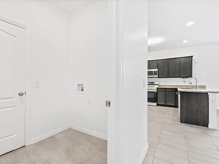 2928 NW 27th St — Photo 22
