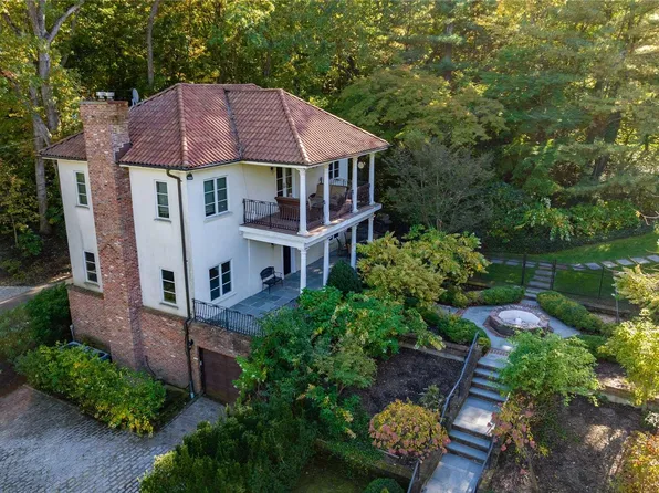 3 Kaiser Hill Road, Huntington Bay, NY 11743