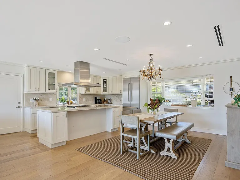 23350 Aetna St — Photo 8