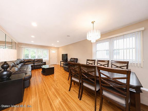 4th image of 164 Wilson Ave
