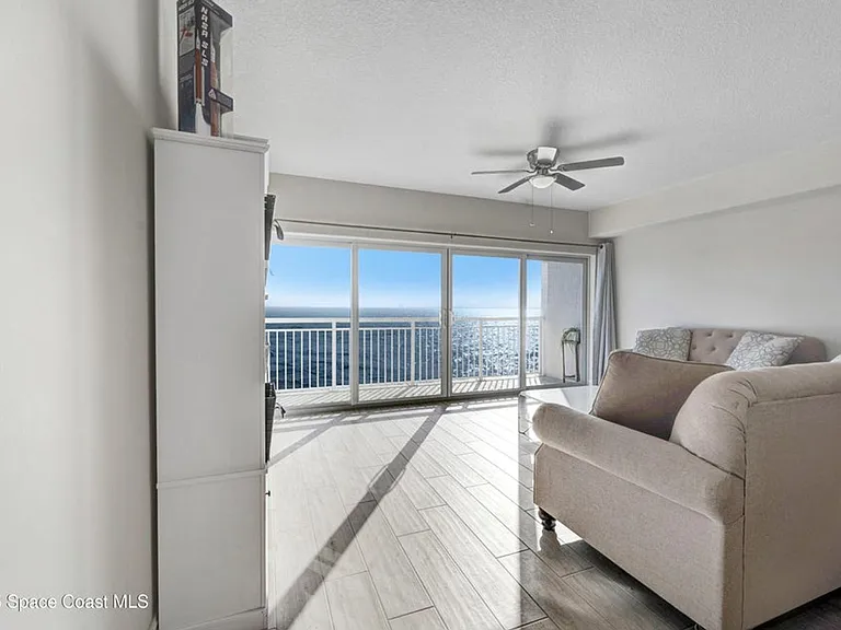 1825 Riverside Dr #204 — Photo 9