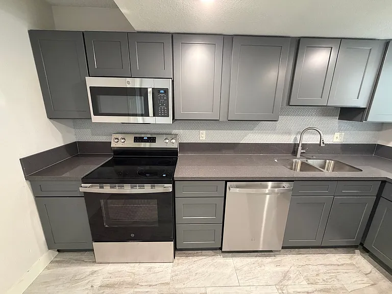 1215 Mews Ln — Photo 7