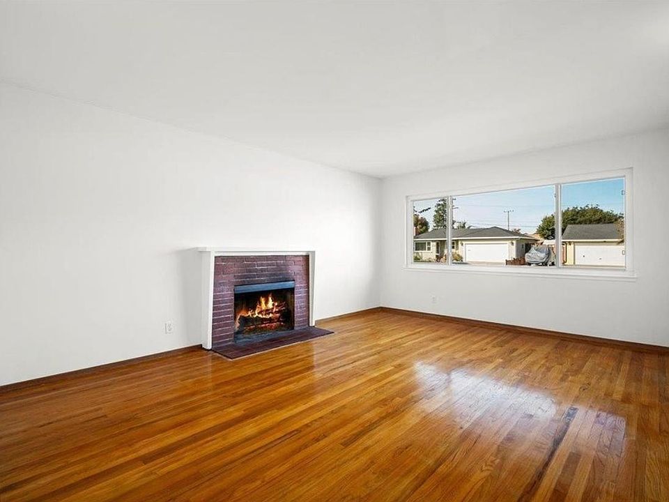 2nd image of 1528 Santa Monica Ave #21
