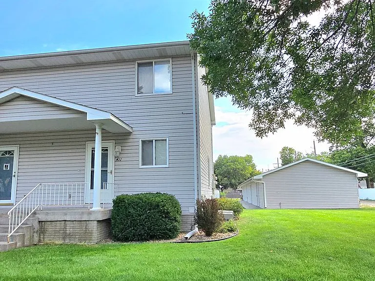 411 S Madison St — Photo 1