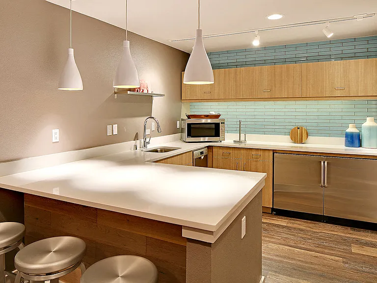 Starboard Apartments — Photo 15