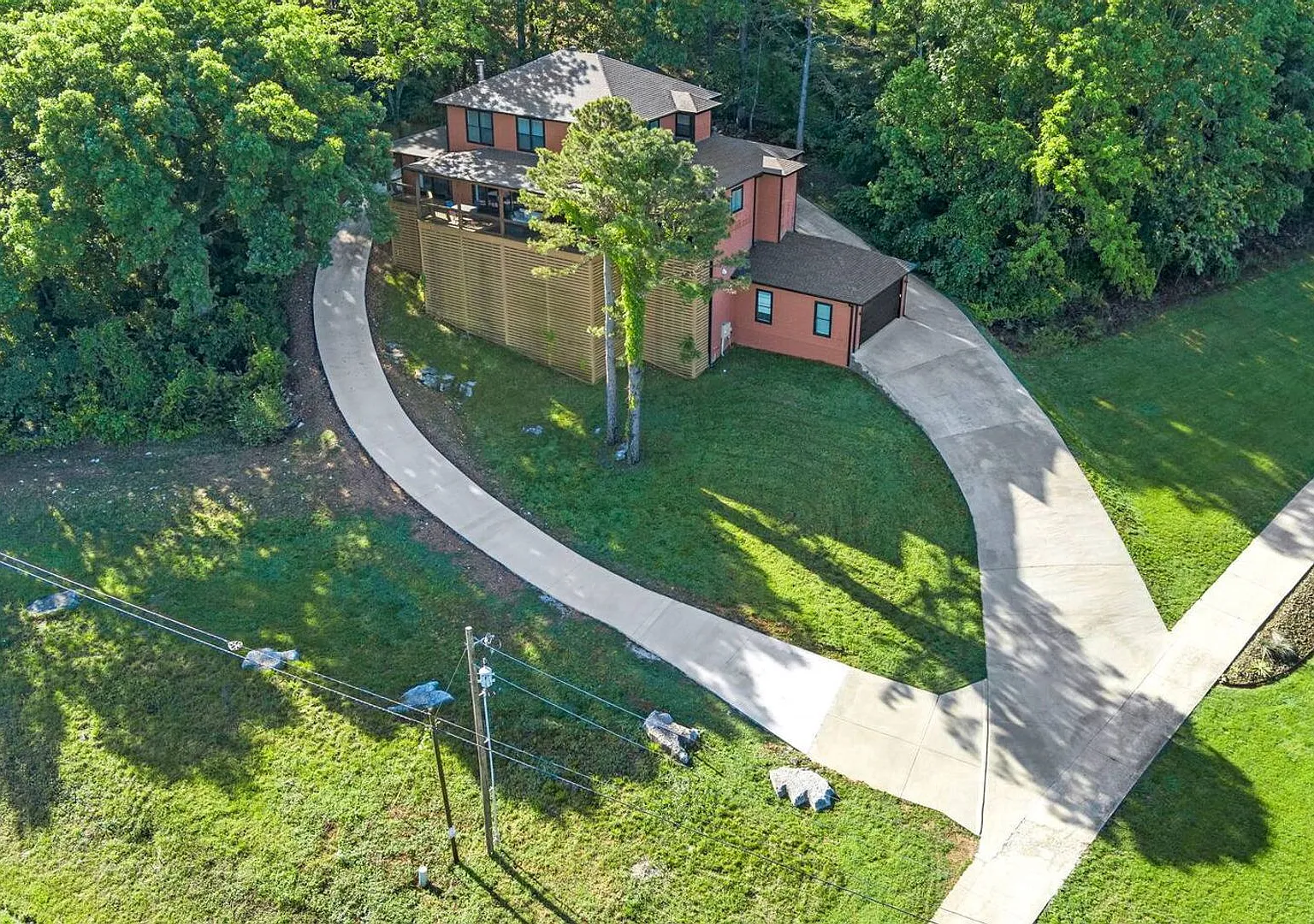 Modern Beaver Lake retreat — Photo 4