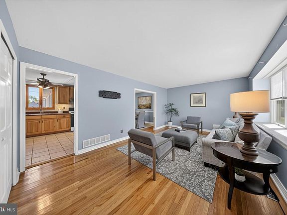 4th image of 2318 Smiths Ln