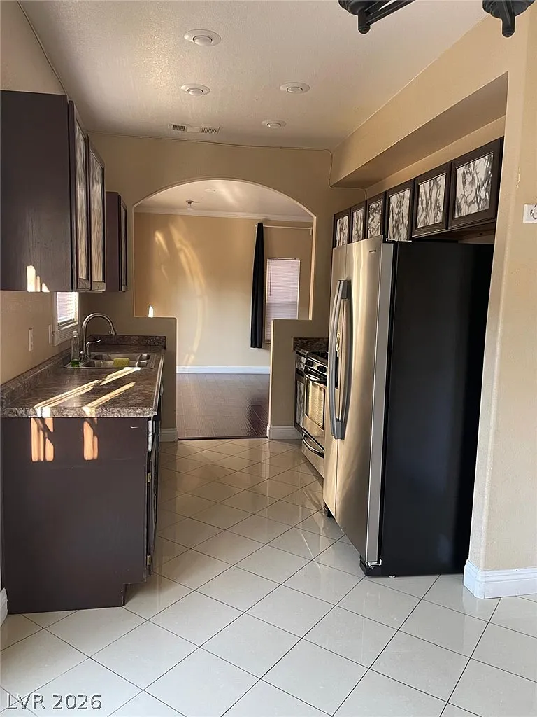 3 bed, 2.5 bath, 1393 sqft, $2,100 — Photo 4